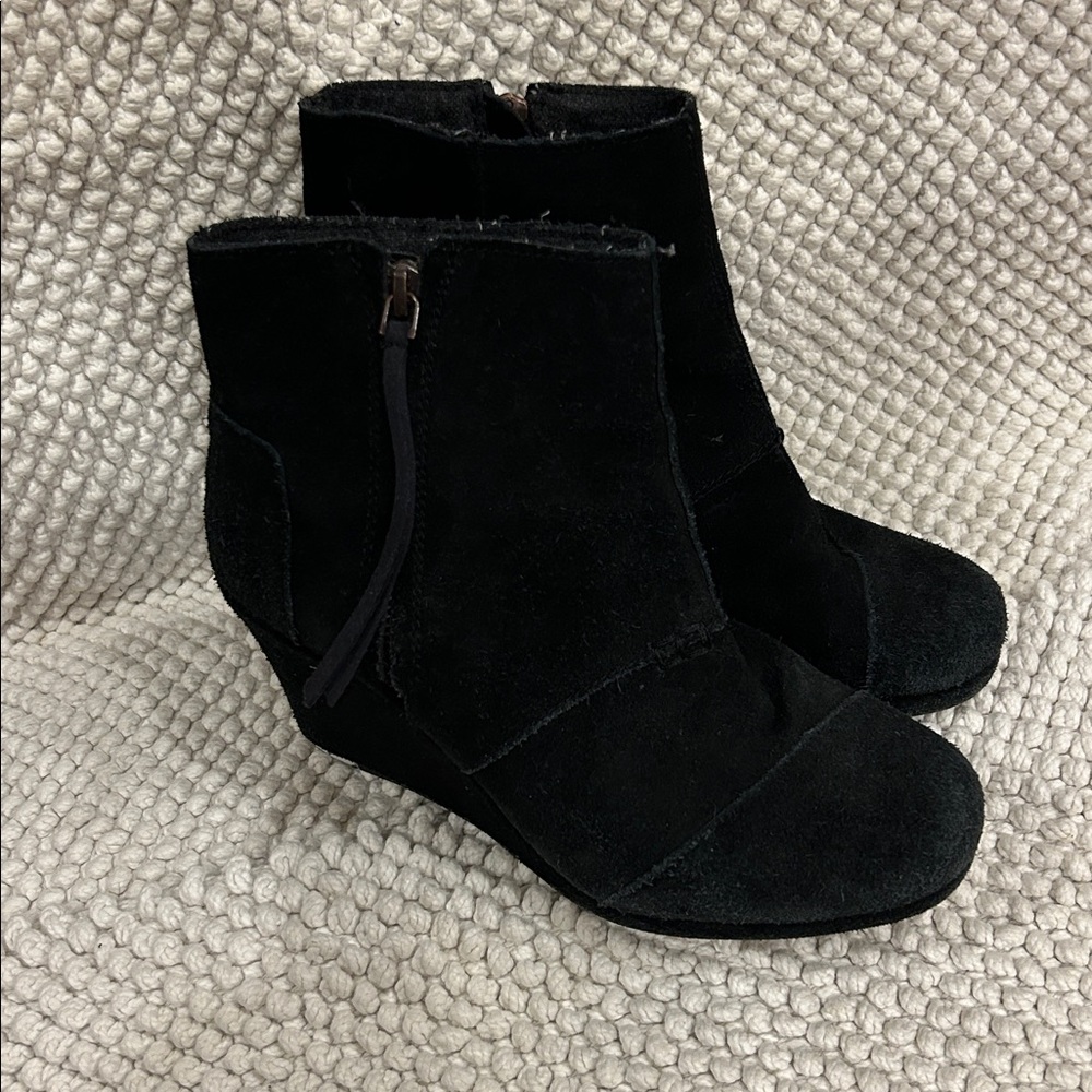 TOMS Desert Wedge Suede Leather Bootie Black SZ 6.5